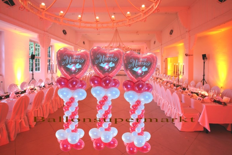 Ballondekoration Hochzeit mit rot-weißen Luftballons, Just Married Folienballon